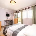 Oasis Ii Apartment